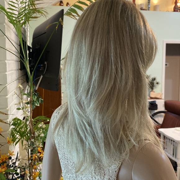 Raquel Welch wig, Vibralite - Picture 5 of 14